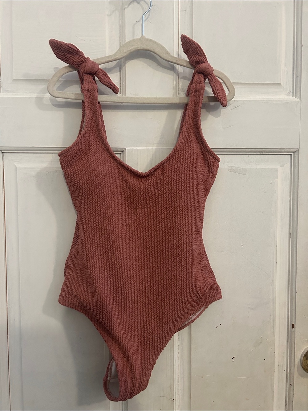 NWOT Kona Sol  Textured Knot-Shoulder One-Piece Swimsuit in Dusty Rose